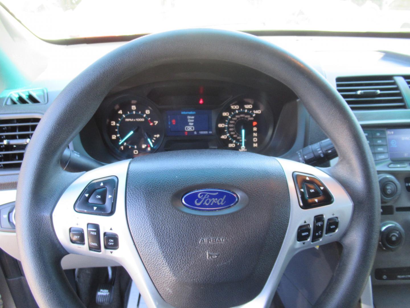 2015 Silver /Gray Ford Explorer XLT (1FM5K7B8XFG) with an 3.5L V6 F DOHC 24V engine, Automatic transmission, located at 1511 North Shepherd Dr., Houston, TX, 77008, (281) 657-1221, 29.798361, -95.412560 - 2015 FORD EXPLORER VIN: 1FM5K7B8XFGB17981 1 F M 5 K 7 B 8 X F G B 1 7 9 8 1 4 DOOR WAGON/SPORT UTILITY 3.5L V6 F DOHC 24V GASOLINE FRONT WHEEL DRIVE - Photo#2